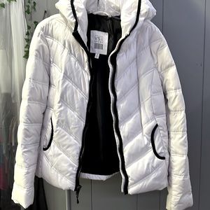 Victoria’s Secret sport dawn jacket. sleeve with thumb hole to keep hands warm
